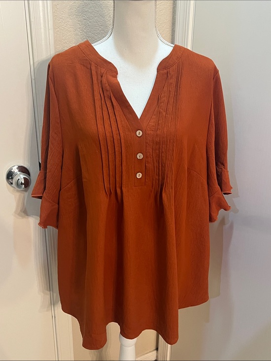 BloomChic Tops - BloomChic Rust Orange Pintuck V-Neck Tunic